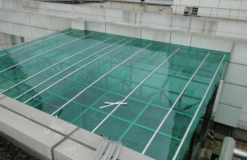 pc耐力板和鋼化玻璃雨棚哪個(gè)更好？
